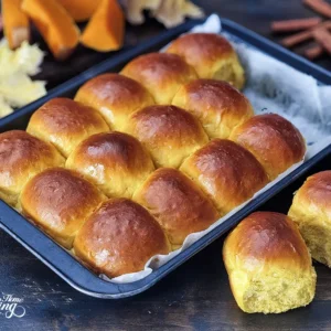 Pumpkin Dinner Rolls